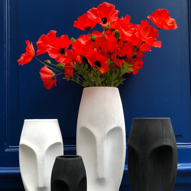 vase-ethnique-originale-bouquet-coquelicots-artificiels